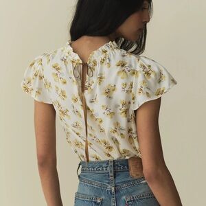 Doen Yvie Silk-Viscose Blouse Gold Frolicking Floral Cap Sleeve NWOT Size Small